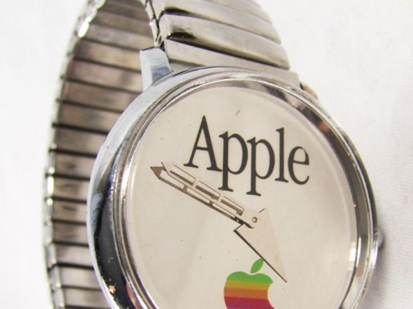 In attesa che esca iWatch perché non regalarsi uno di questi “prestigiosi” orologi Apple?