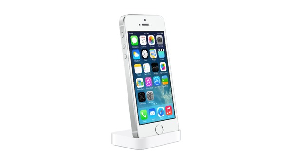 Apple presenta il dock per iPhone 5S e 5C