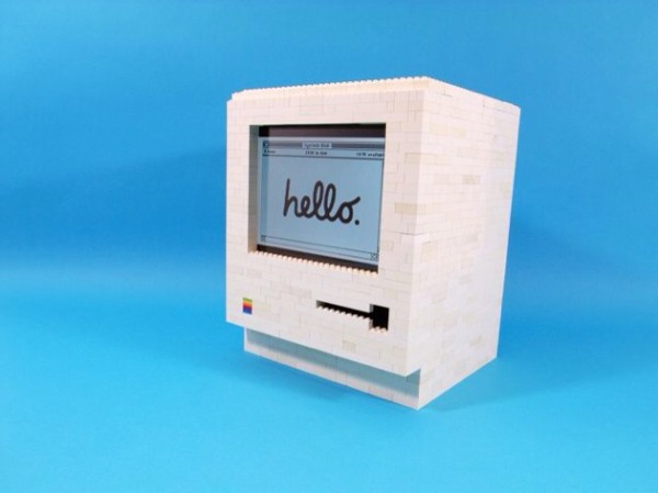 Il video in time lapse di un iPad che si trasforma un Mac classico di Lego